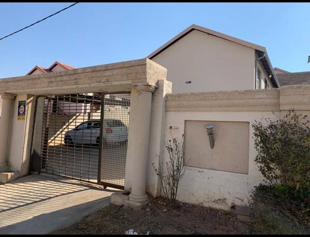 3 BEDROOM HOUSE FOR SALE IN FLEURHOF